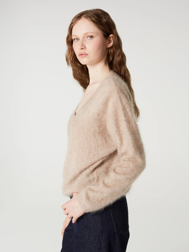 Absolut Cashmere Soeli V-hals Trui – Beige-100% cashmere-DAMES TRUIEN & VESTEN-Beige