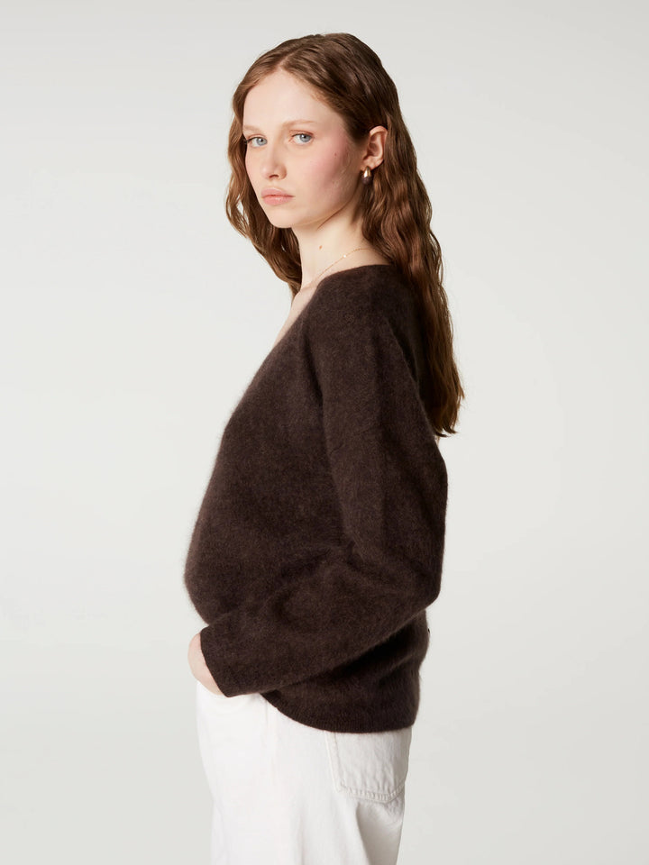 Absolut Cashmere Soeli V-hals Trui – Bruin-100% cashmere-DAMES TRUIEN & VESTEN-Bruin