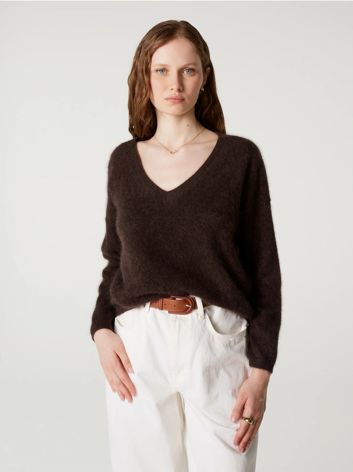 Absolut Cashmere Soeli V-hals Trui – Bruin-100% cashmere-DAMES TRUIEN & VESTEN-Bruin