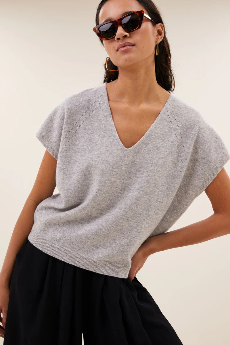 by-bar sil v-neck pullover – Grijs-100% merino wol-DAMES TRUIEN & VESTEN-Grijs
