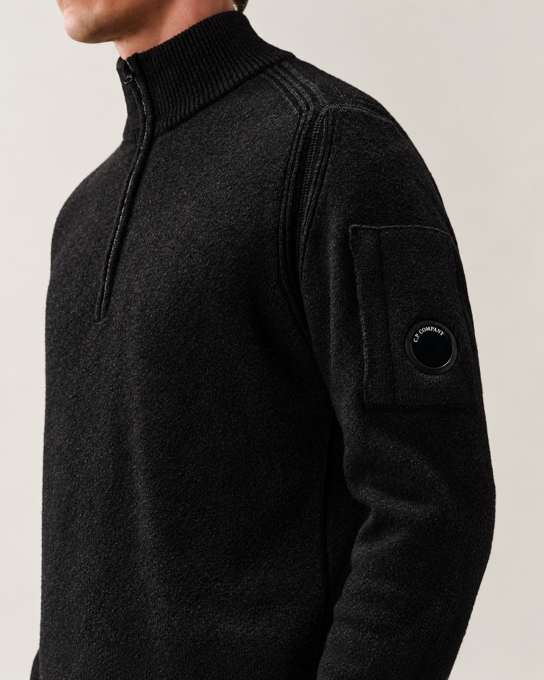 C.P. Company Lens Half Zip Trui – Zwart-70% polyamide, 29% wol, 1% andere-HEREN TRUIEN & VESTEN-Zwart