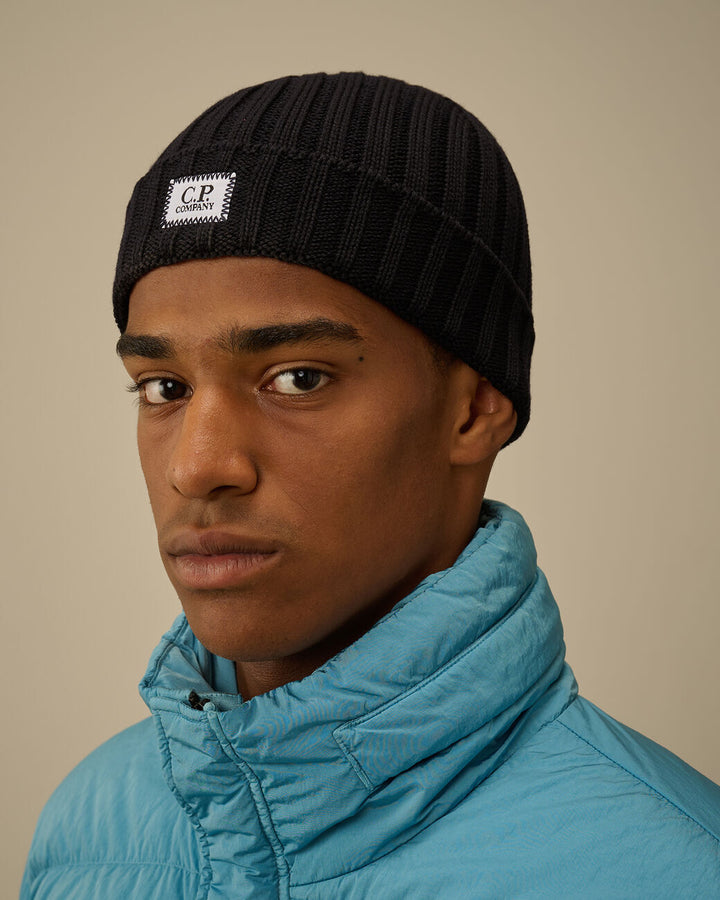 C.P. Company Merino Wol Logo Beanie – Blauw-100% wol-HEREN ACCESSOIRES-Blauw