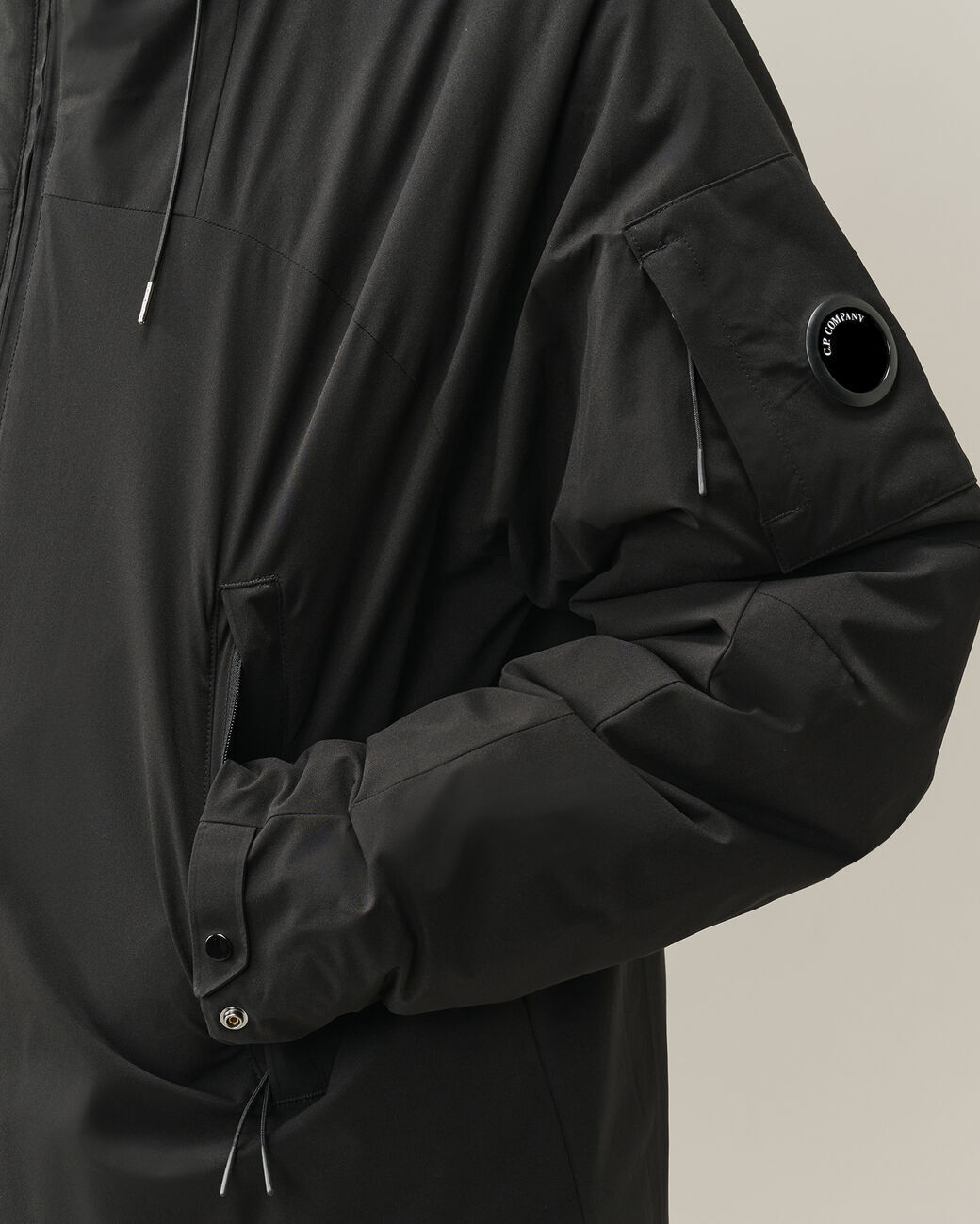 C.P. Company Pro-Tek Primaloft Jack – Zwart-100% polyester<br />Voering: 100% polyamide<br />-HEREN JASSEN & JACKS-Zwart