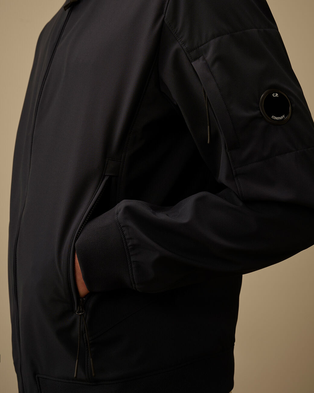 C.P. Company Shell-R Hooded Lens Jacket – Blauw-92% polyester, 8% elastaan-HEREN JASSEN & JACKS-Blauw