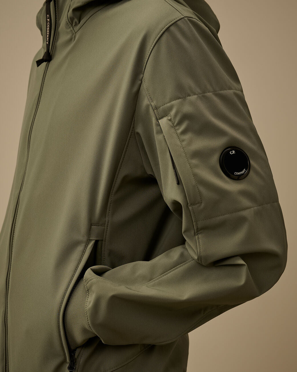 C.P. Company Shell-R Hooded Lens Jacket – Groen-92% polyester, 8% elastaan-HEREN JASSEN & JACKS-Groen