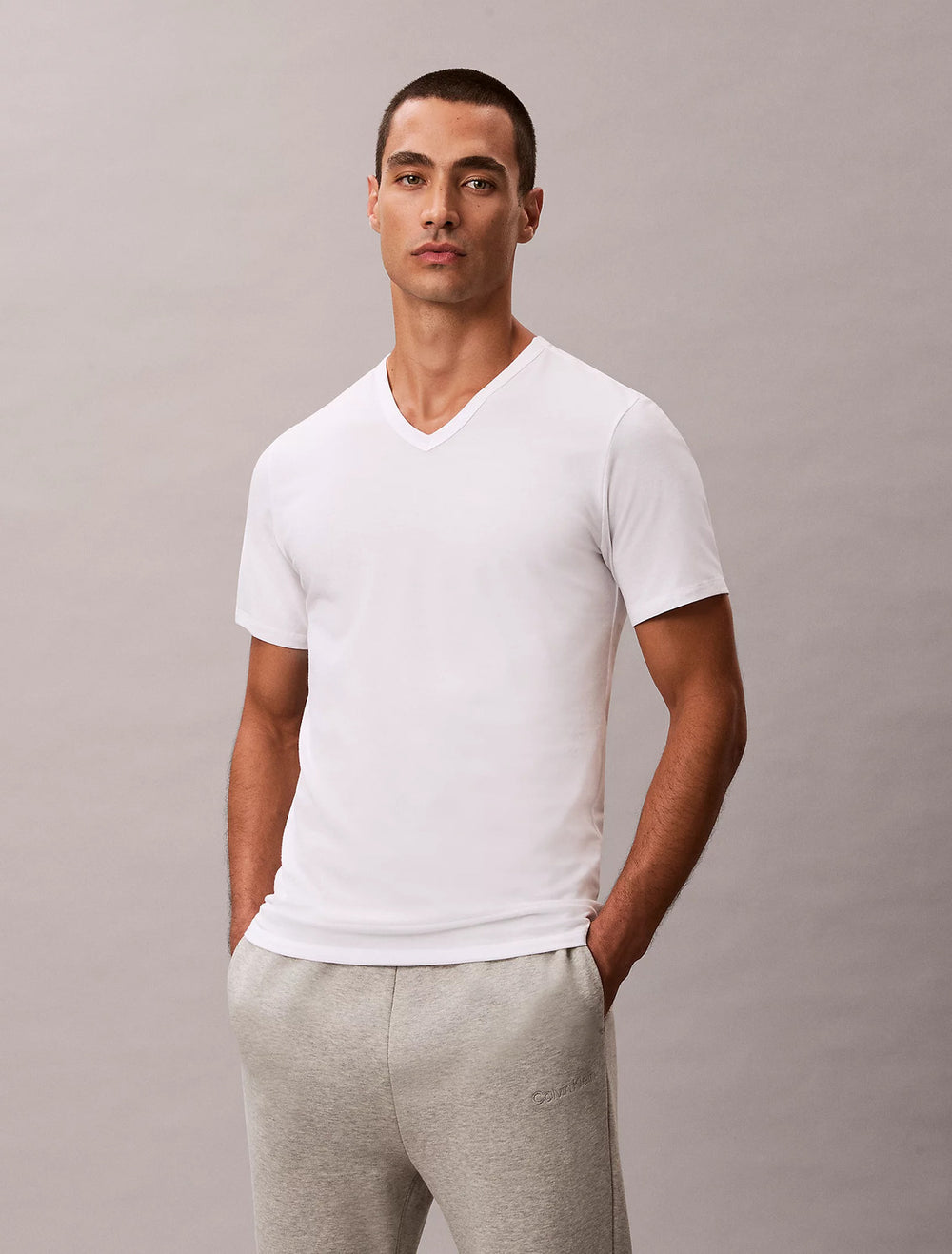 Calvin Klein T-shirt V hals 3-pack wit-57% Katoen<br />38% Polyester<br />5% Elastaan-HEREN ONDER- EN BADMODE-Wit