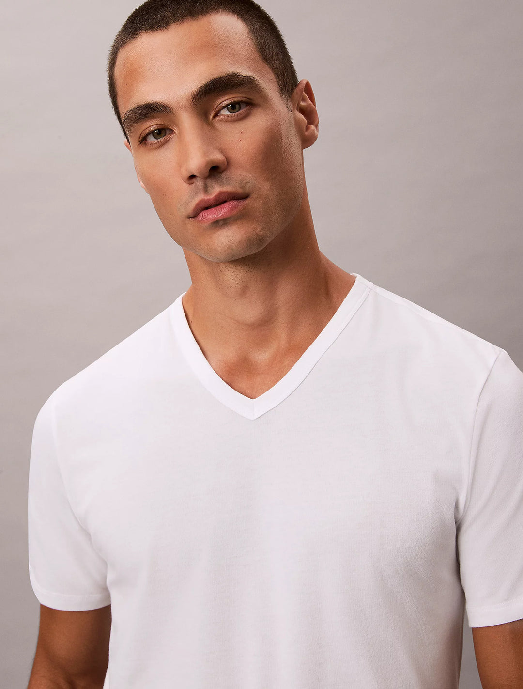 Calvin Klein T-shirt V hals 3-pack wit-57% Katoen<br />38% Polyester<br />5% Elastaan-HEREN ONDER- EN BADMODE-Wit