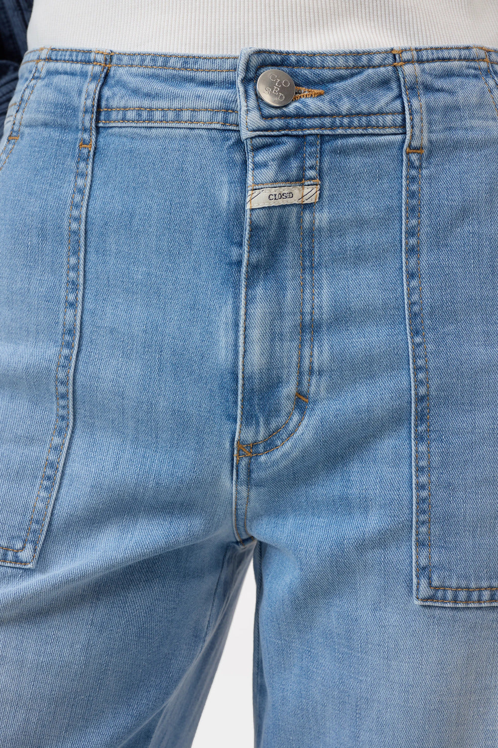 Closed – Flared Jeans Aria Light Blue-92% katoen, 6% elastomultiester, 2% elastaan-DAMES BROEKEN-Blauw