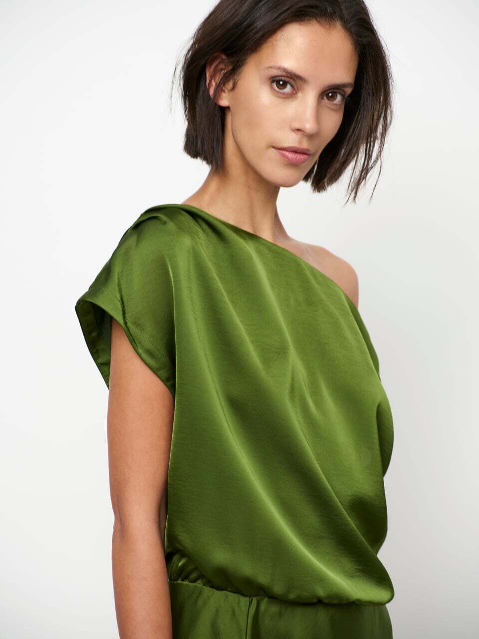 Dante 6 Epic off-shoulder satijnen maxjurk – Groen-100% polyester-DAMES JURKEN-Groen