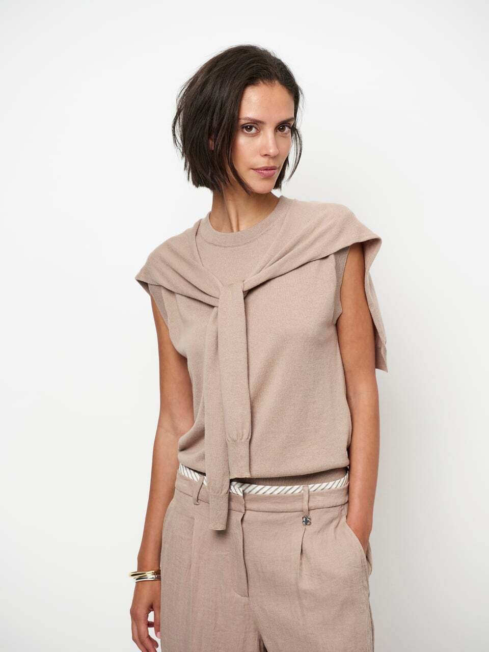 Dante 6 Fraya Mouwloze trui – Bruin-50% wol, 50% katoen-DAMES TRUIEN & VESTEN-Bruin