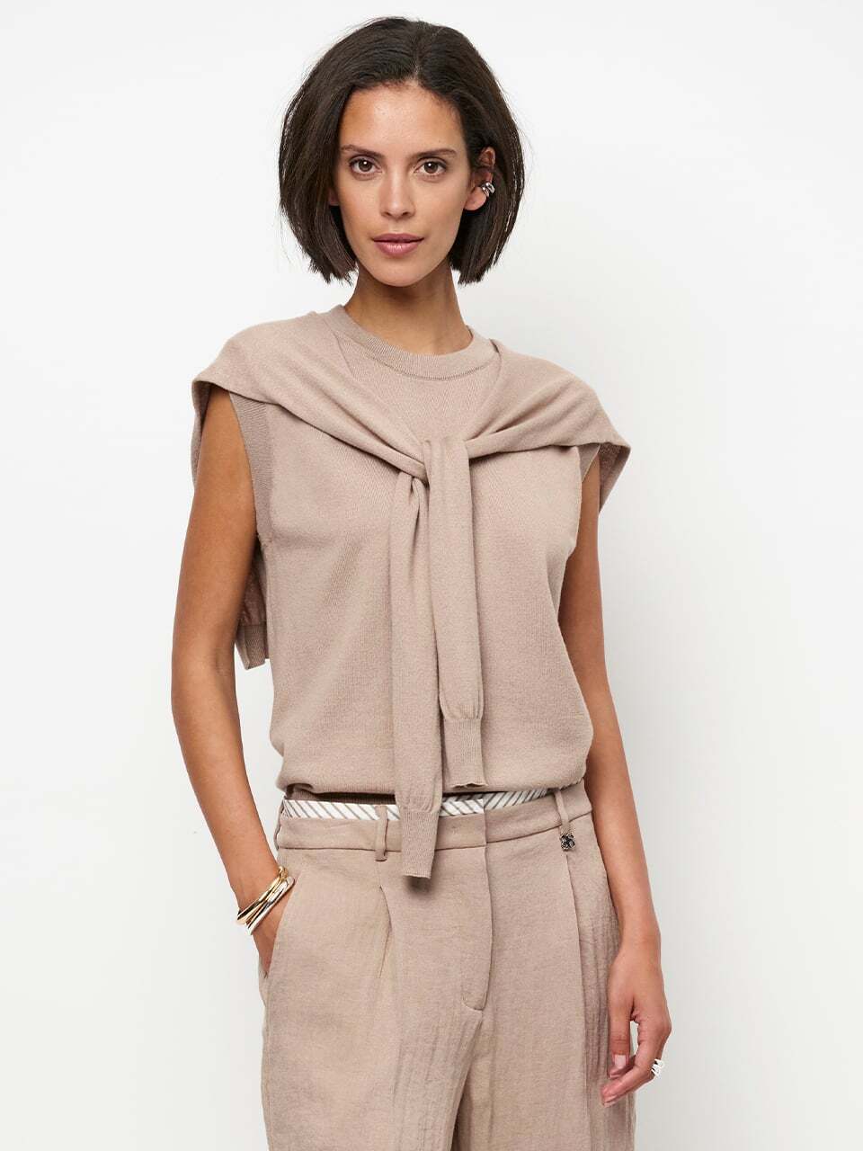 Dante 6 Fraya Mouwloze trui – Bruin-50% wol, 50% katoen-DAMES TRUIEN & VESTEN-Bruin