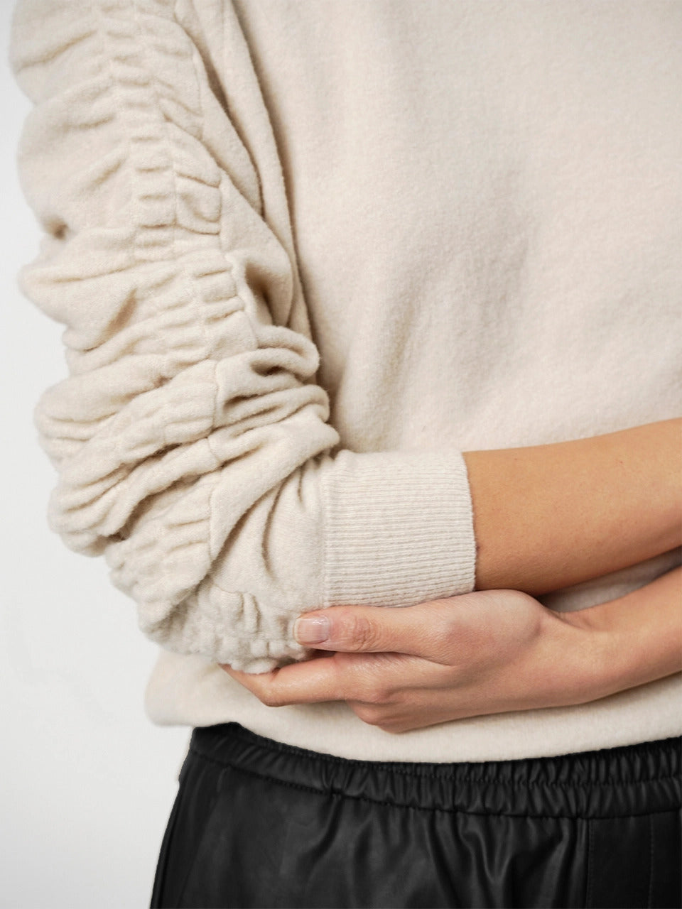 Dante 6 PARDON trui-47% wol, 38% viscose, 10% polyamide, 5% kasjmier-DAMES TRUIEN & VESTEN-Beige