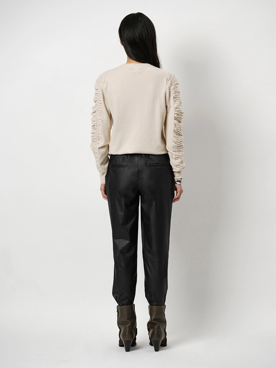 Dante 6 PARDON trui-47% wol, 38% viscose, 10% polyamide, 5% kasjmier-DAMES TRUIEN & VESTEN-Beige