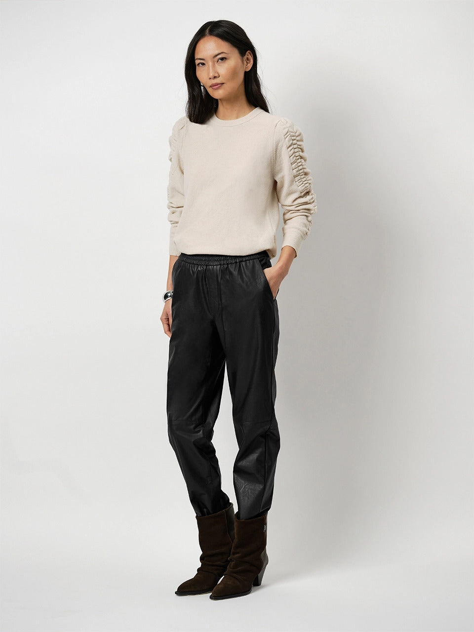 Dante 6 PARDON trui-47% wol, 38% viscose, 10% polyamide, 5% kasjmier-DAMES TRUIEN & VESTEN-Beige