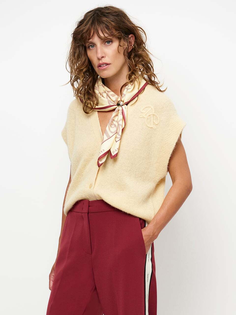 Dante 6 Zyra V-hals vest met korte mouwen – Geel-41% alpaca wol, 37% polyamide, 22% merino wol-DAMES TRUIEN & VESTEN-Geel