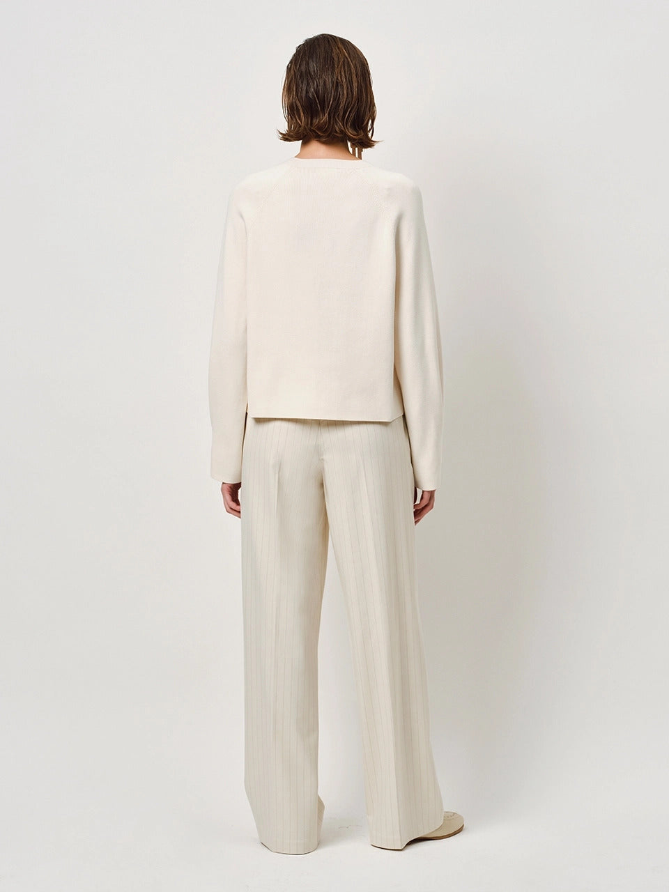 Dante6-Resly cut out bow sweater -52% Ecovero by Lenzing viscose, 28% polyamide, 20% polyester<br />-DAMES TRUIEN & VESTEN-Room