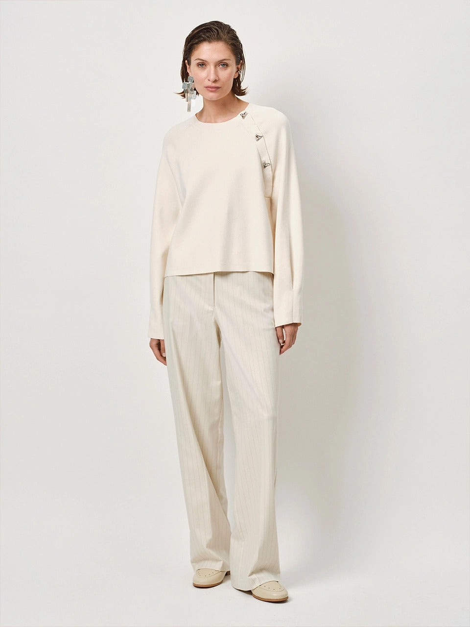 Dante6-Resly cut out bow sweater -52% Ecovero by Lenzing viscose, 28% polyamide, 20% polyester<br />-DAMES TRUIEN & VESTEN-Room