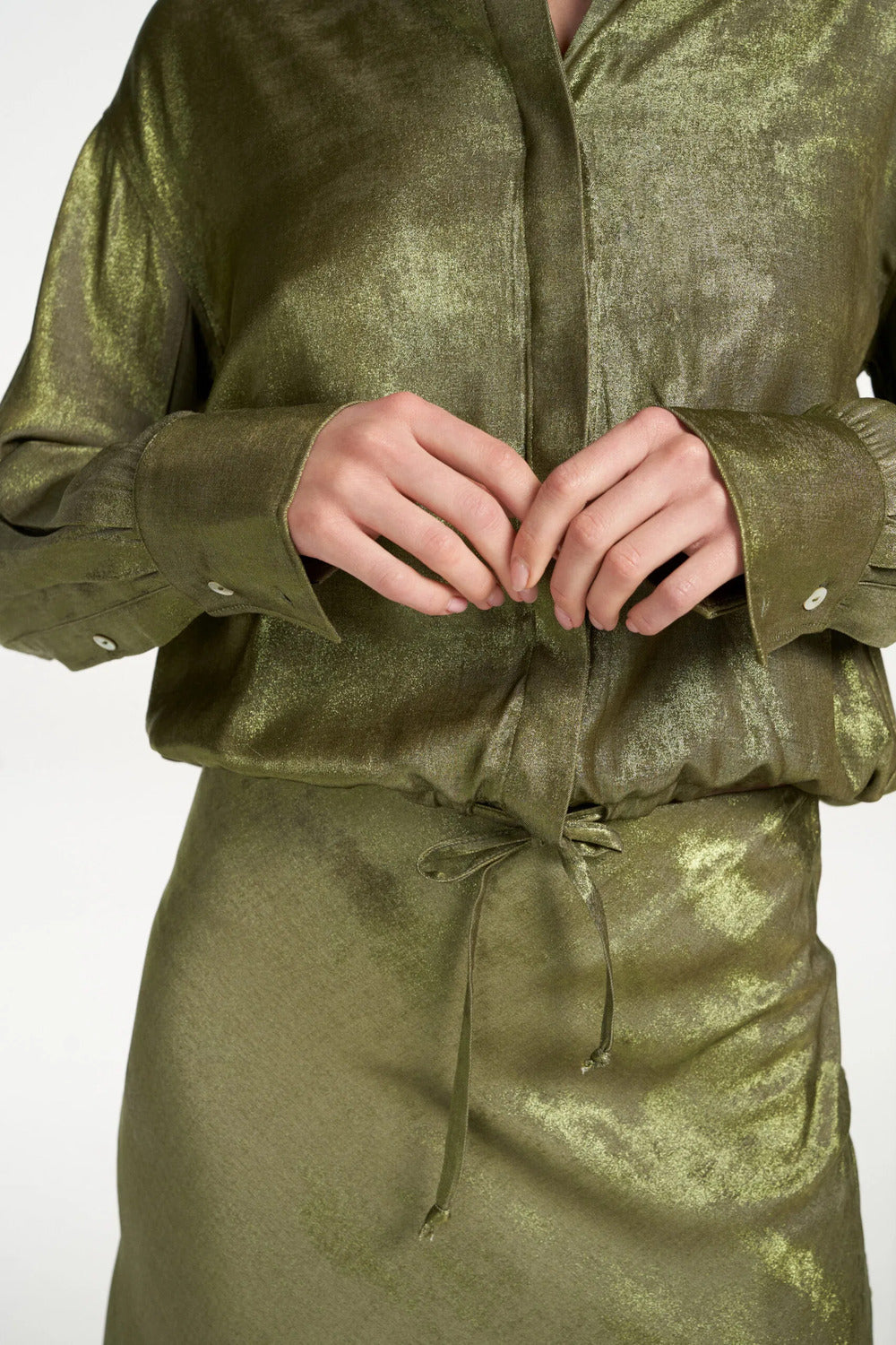 Femmes du Sud Marthe Shimmer Army blouse-Kwaliteit: 60% polyester | 40% viscose-DAMES TOPS & BLOUSES-Groen