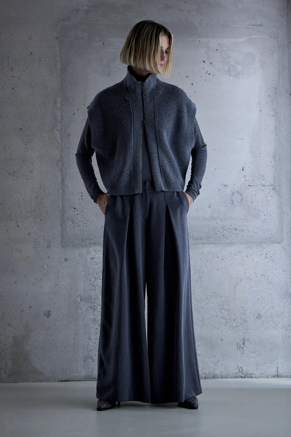 Femmes du Sud Odila Pantalon – Grijs-74% polyester, 23% viscose, 3% elastaan-DAMES BROEKEN-Grijs