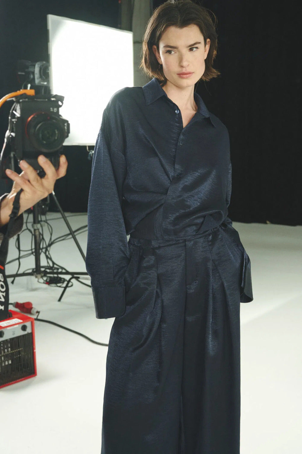 Femmes Du Sud Odila Satin Pantalon – Navy-86% Viscose | 14% Polyamide-DAMES BROEKEN-Blauw