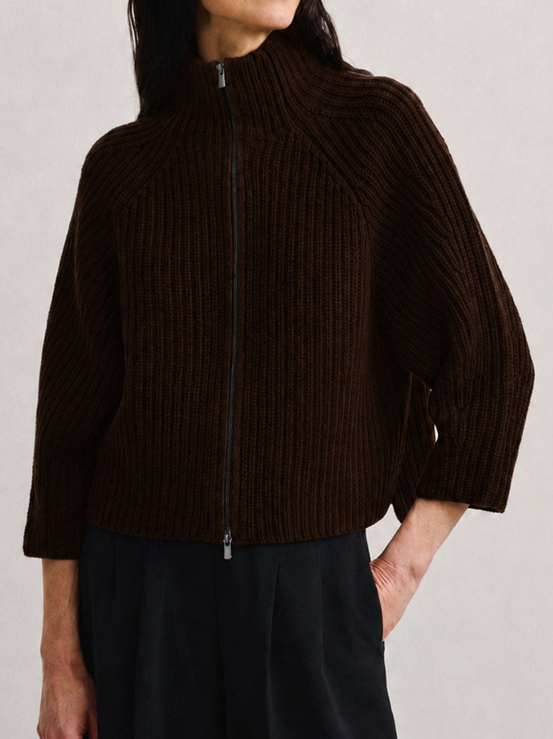 FFC Vest – Bruin-70% wol, 30% kasjmier-DAMES TRUIEN & VESTEN-Bruin