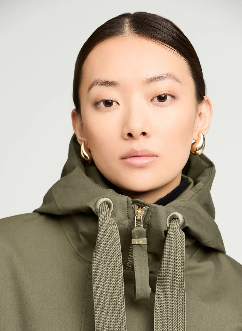 g-lab META Parka – Groen-62% katoen, 38% polyester<br />Voering: 100% polyester-DAMES JASSEN & JACKS-Groen