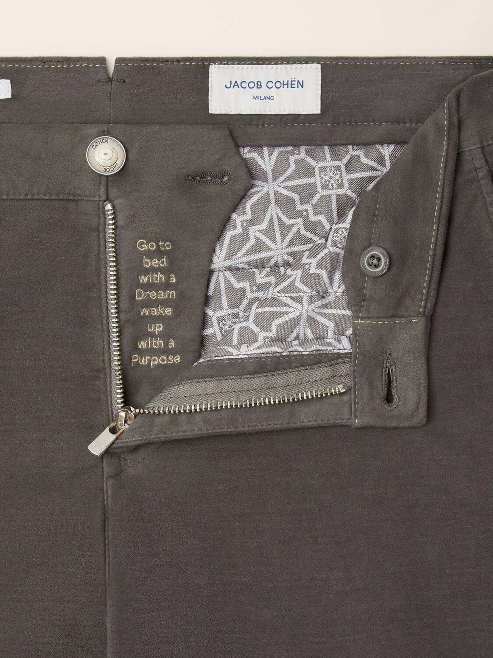 Jacob Cohën Bobby Slim Chino – Grijs-98% katoen, 2% elastaan-HEREN BROEKEN-Grijs