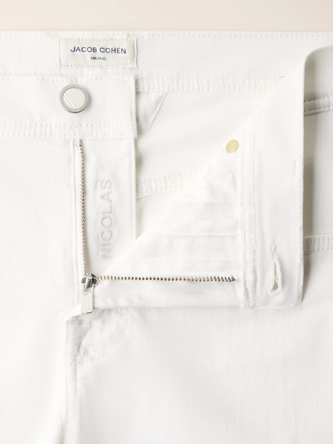 Jacob Cohën Nicolas Korte broek – Wit-93% katoen, 5% elastisch polyamide, 2% elastaan-HEREN BROEKEN-Room