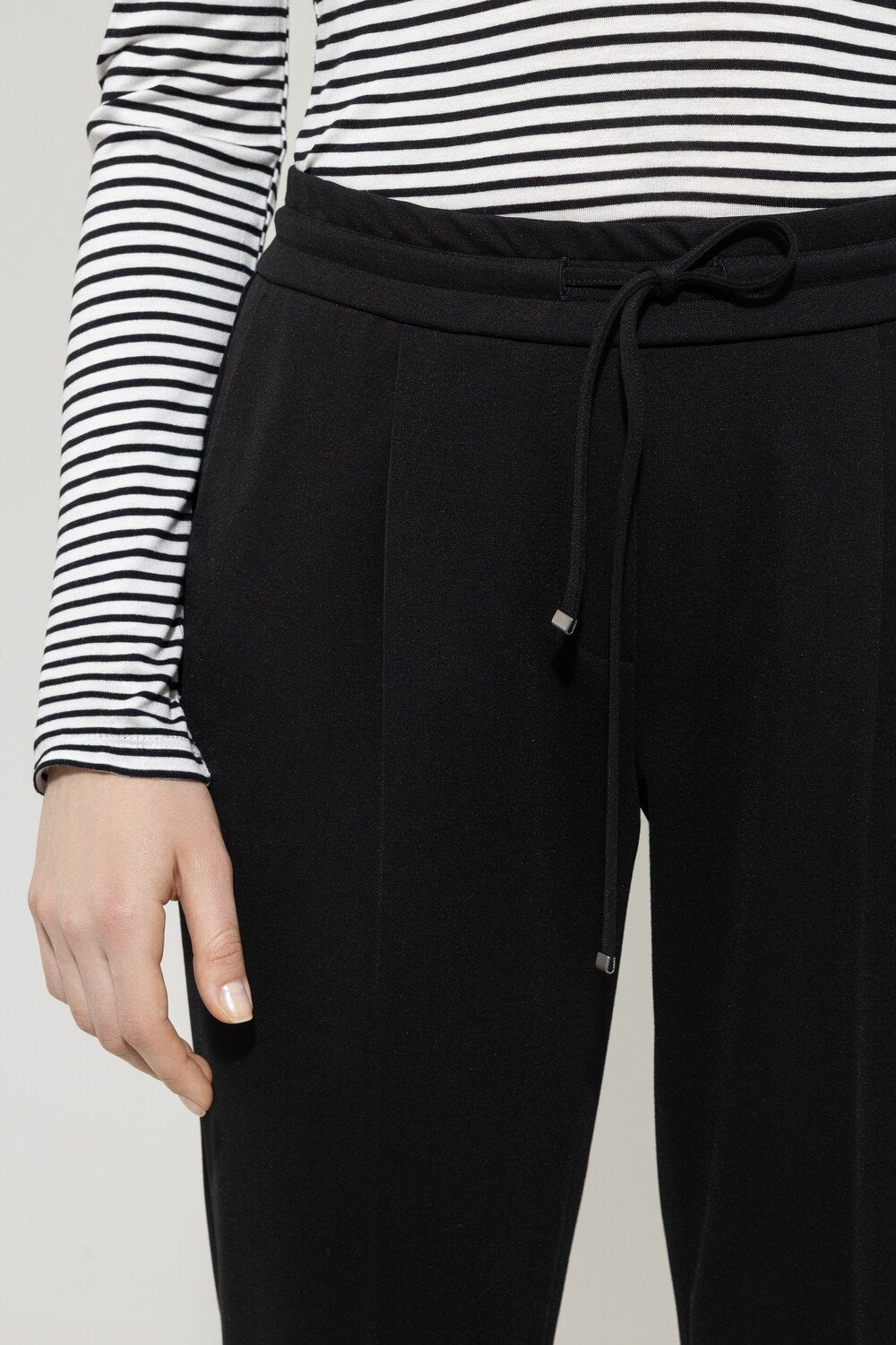 Luisa Cerano Jogger Punto Milano – Zwart-53% viscose, 41% polyamide, 6% elasthaan -DAMES BROEKEN-Zwart