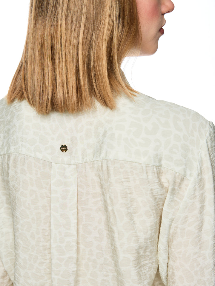 Marc Cain Blouse met knoopdetail – Beige-85% viscose, 15% polyamide-DAMES TOPS & BLOUSES-Beige