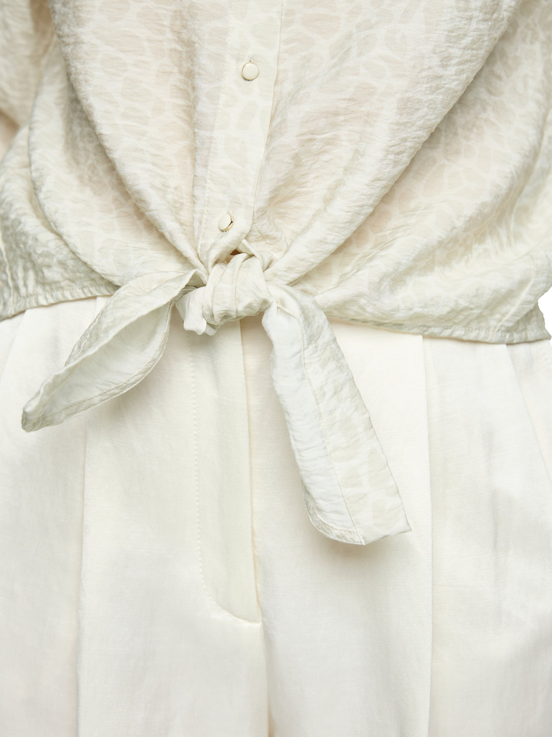 Marc Cain Blouse met knoopdetail – Beige-85% viscose, 15% polyamide-DAMES TOPS & BLOUSES-Beige
