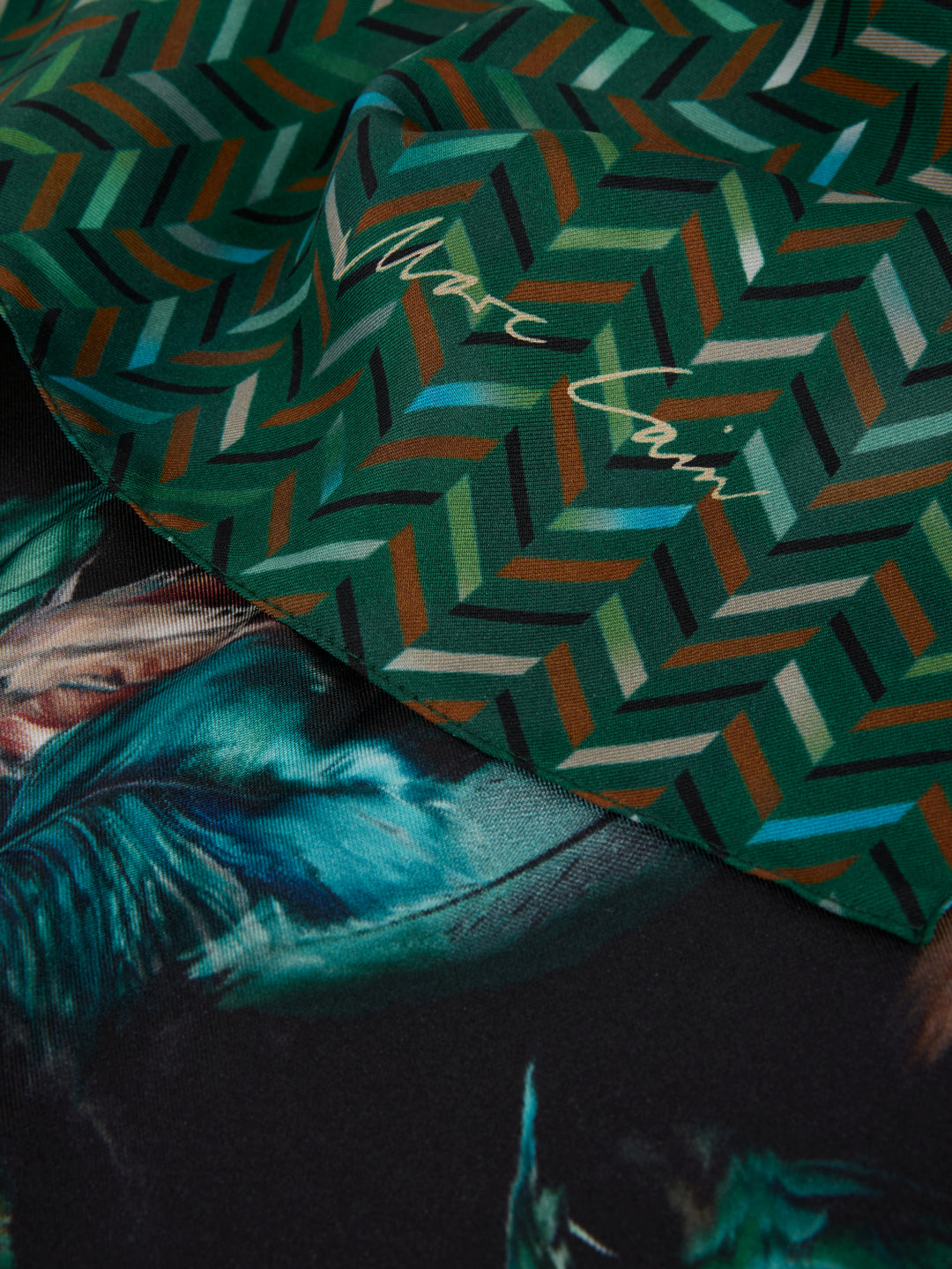 Marc Cain Collections Elegant Shawl – Groen-100% zijde-DAMES ACCESSOIRES-Groen