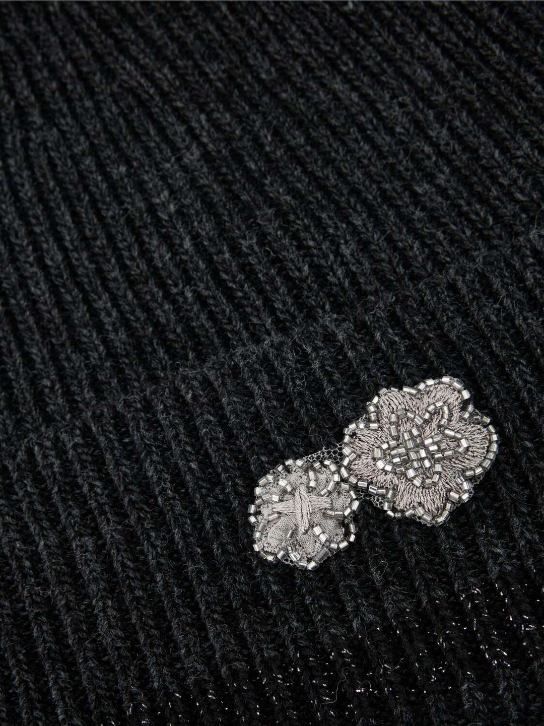 Marc Cain Fijn Gebreide Muts met Bloemenapplicatie-24% polyamide, 30% viscose, 30% wol, 5% cashmere, 1% polyester-DAMES A