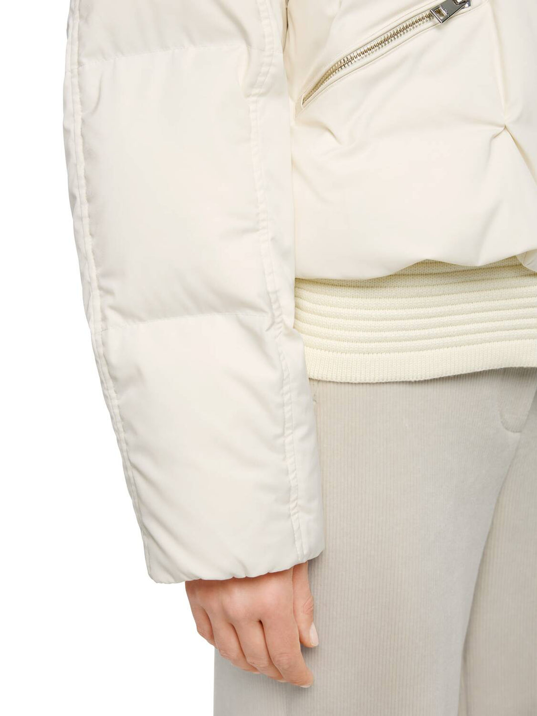 Marc Cain Gewatteerde Donsjas – Room-100% polyester<br />Band: 70% viscose, 18% polyester, 12% elastaan<br />vulling: 90%