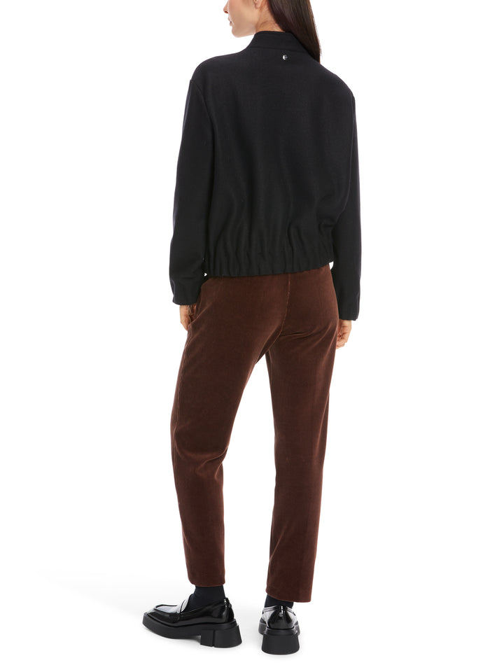 Marc Cain jas -Materiaal<br />Futter Arm: 100% polyester<br />alg.: 100% scheerwol<br />Innentasche: 50% acetaat, 50% vis