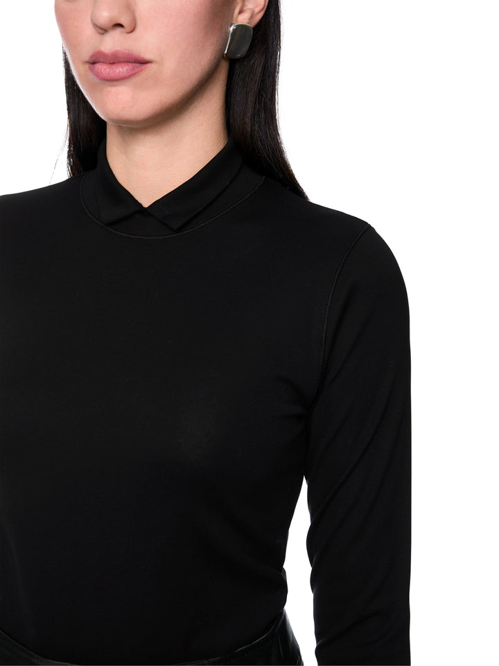 Marc Cain Longsleeve met Opstaande Kraag – Zwart-95% katoen, 5% elastaan-DAMES TOPS & BLOUSES-Zwart