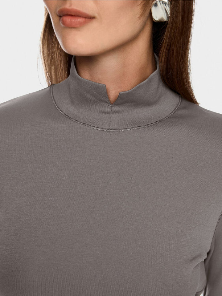 Marc Cain Longsleeve T-Shirt – Soft Charcoal-95% katoen, 5% polyamide-DAMES TOPS & BLOUSES-Grijs
