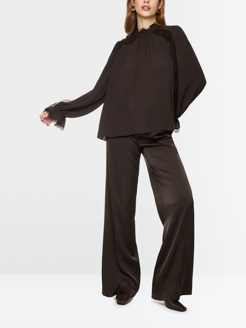Marc Cain Soepelvallende blouse met kant – Bruin-100% polyester-DAMES TOPS & BLOUSES-Bruin