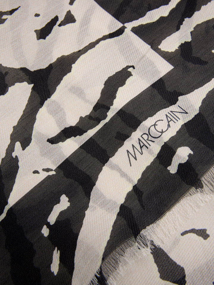 Marc Cain Sports – Beige Shawl-67% katoen, 33% zijde-DAMES ACCESSOIRES-Beige