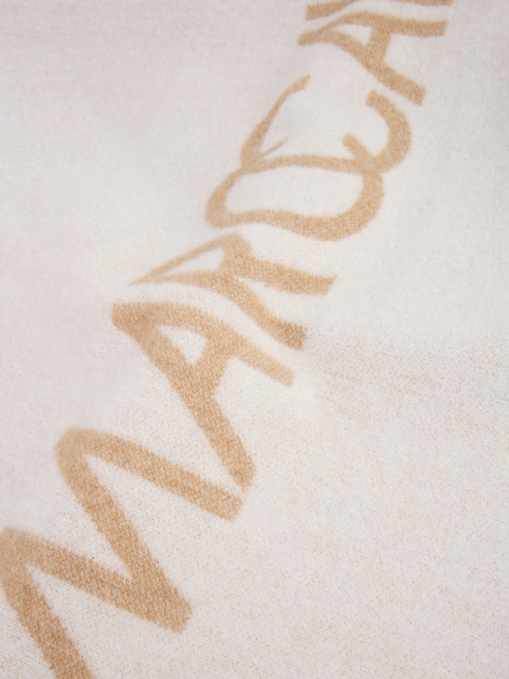 Marc Cain Sports Elegante Shawl – Beige-80% wol, 20% polyamide-DAMES ACCESSOIRES-Beige