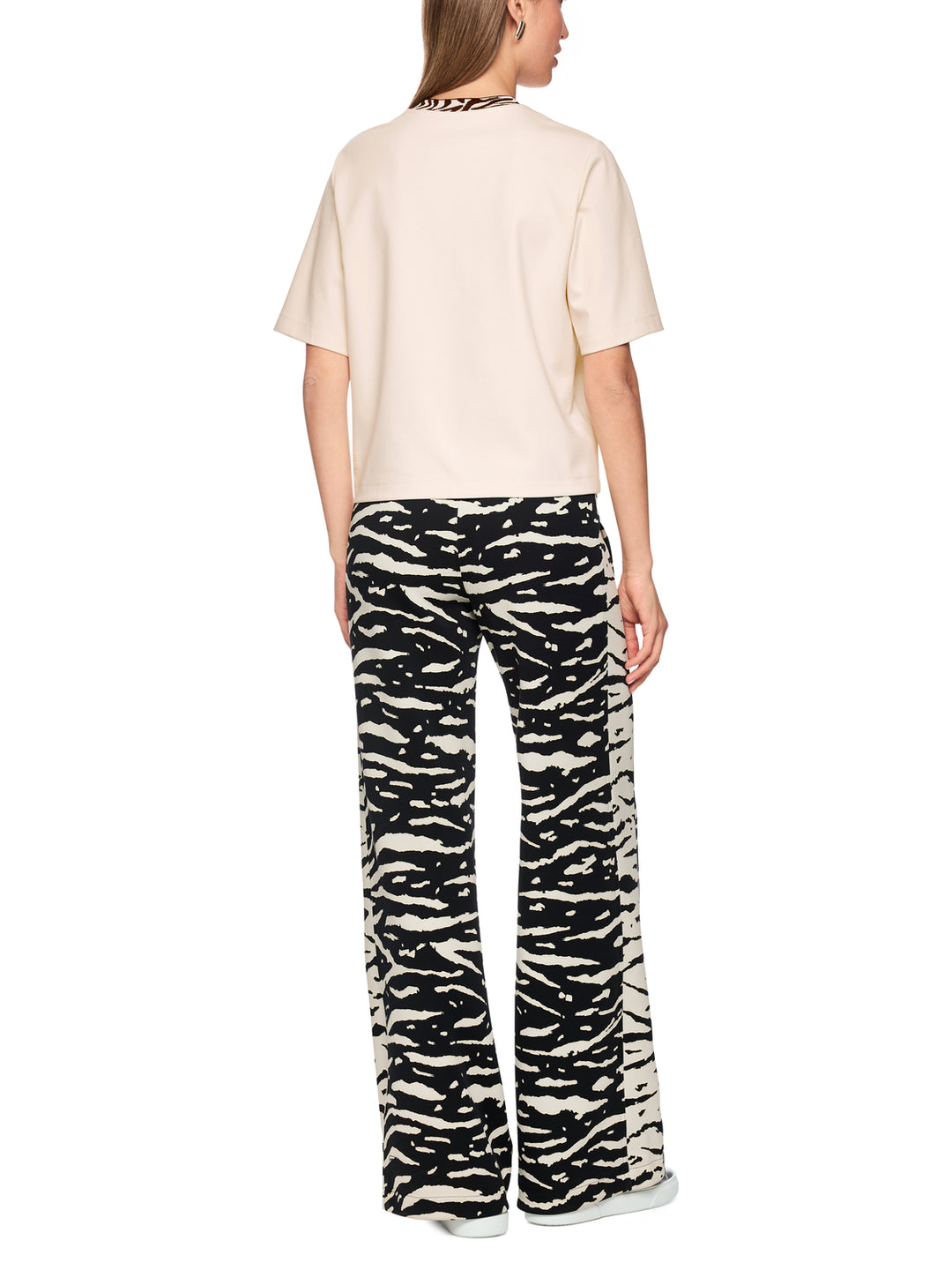 Marc Cain Sports – T-shirt Korte Mouw Beige-47% katoen, 47% modal, 6% elastaan-DAMES TOPS & BLOUSES-Beige