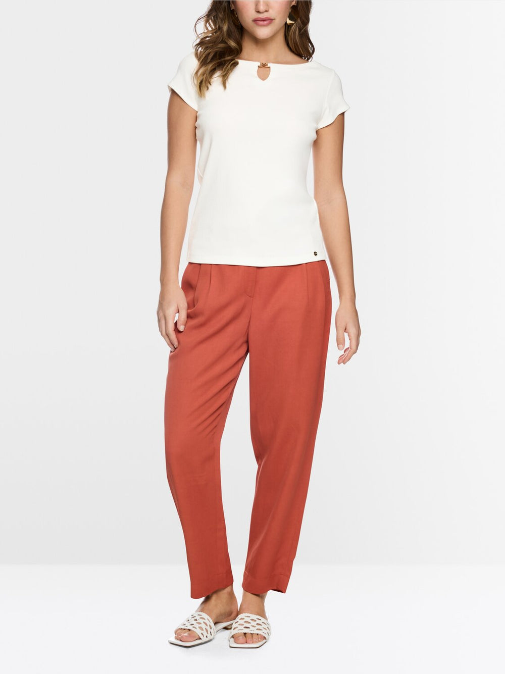 Marc Cain Stretch Katoenen Shirt met Cut Out – Wit-50% modal, 40% polyamide, 10% elastaan-DAMES TOPS & BLOUSES-Wit
