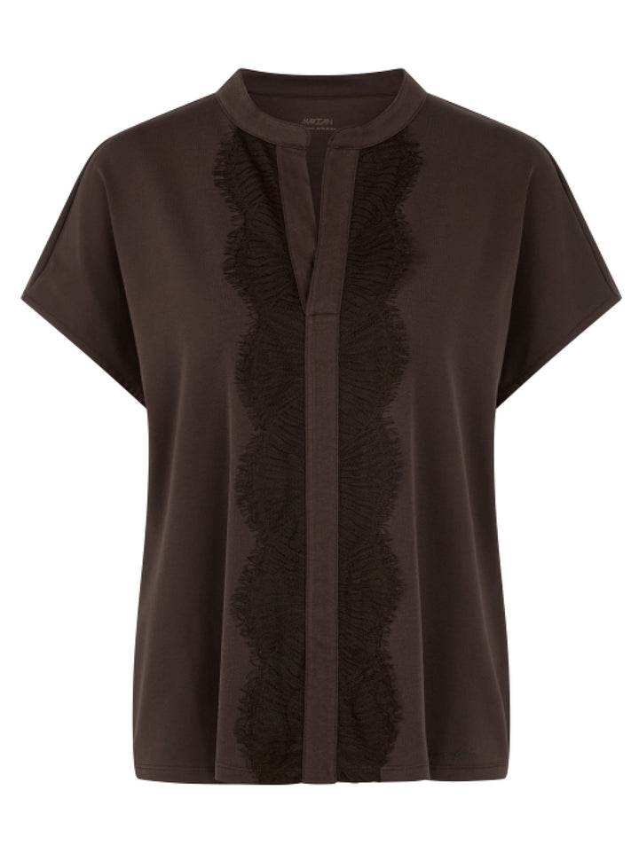 Marc Cain T-shirt met Kanten Afwerking – Bruin-95% katoen, 5% elastaan-DAMES TOPS & BLOUSES-Bruin