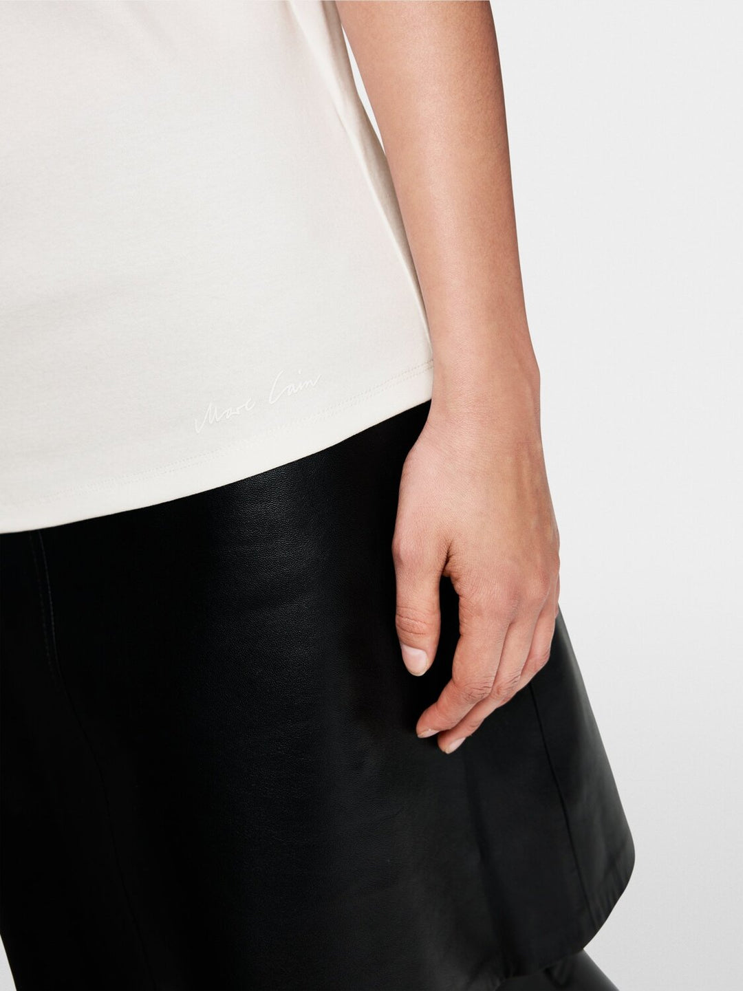 Marc Cain T shirt met Lurexdetails – Off White-95% katoen, 5% elasthaan-DAMES TOPS & BLOUSES-Room