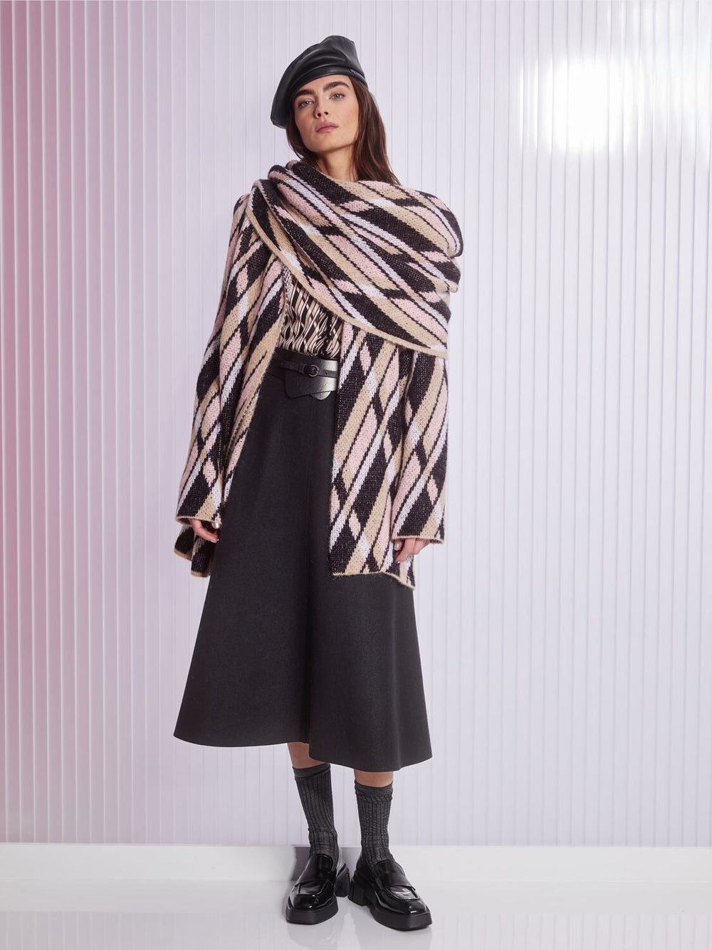 Marc Cain vest roze-33% Acryl<br />33% Polyamide<br />28% Alpaca<br />11% Wol-DAMES TRUIEN & VESTEN-Roze