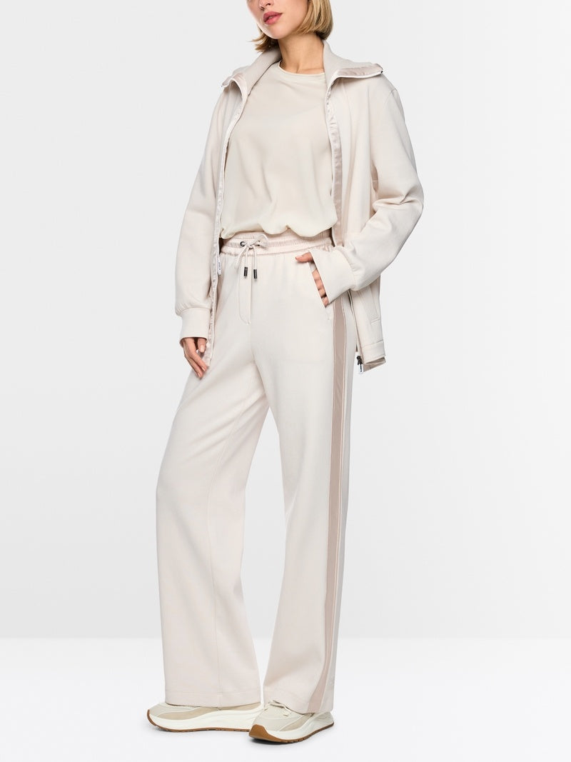Marc Cain WASHINGTON broek met satijndetail – Room-88% katoen, 8% polyester, 4% elastaan<br />Inzetstuk: 98% polyester, 2