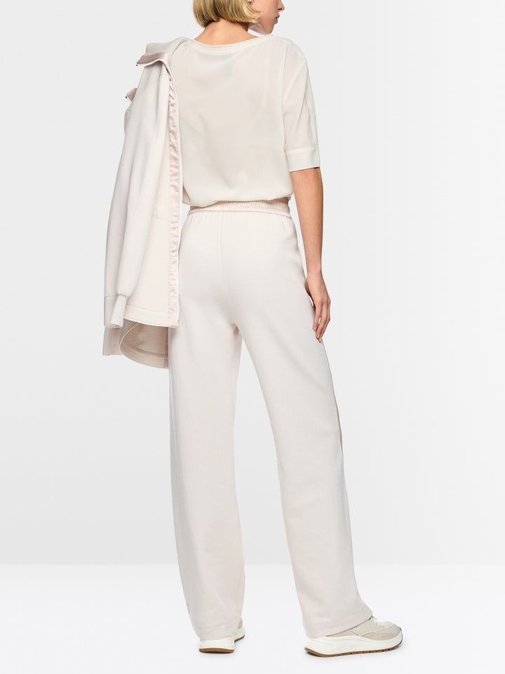 Marc Cain WASHINGTON broek met satijndetail – Room-88% katoen, 8% polyester, 4% elastaan<br />Inzetstuk: 98% polyester, 2