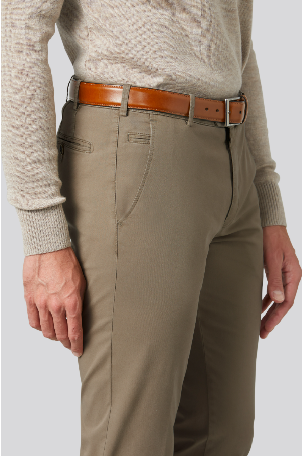 Meyer Bonn Chino 9-3004 – Bruin-78% katoen, 18% lyocell, 4% elastaan-HEREN BROEKEN-Bruin