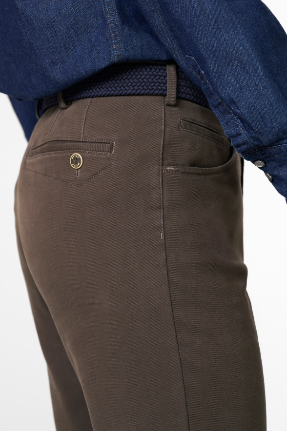 Meyer Bonn Chino – Bruin-60% katoen, 38% polyester, 2% Elastaan-HEREN BROEKEN-Bruin