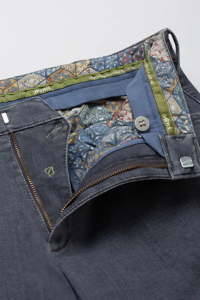 Meyer jeans Dublin 2-4556-92% Katoen (BIO) • 6% Elastomultiester • 2% Elastaan | 10oz.<br /><br /><br />-HEREN BROEKEN-Grijs